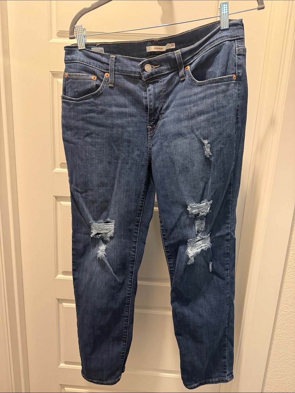 Levi's Dark Blue Distressed Boyfriend Ankle Jeans Levi’s size 28 = 4/6